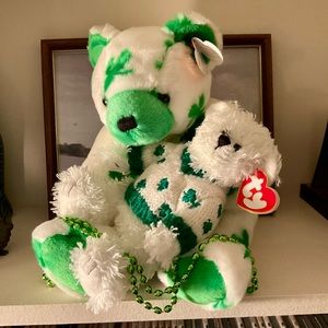 Ty “Clover” beanie buddy and attic treasure duo white with green shamrocks ☘️
